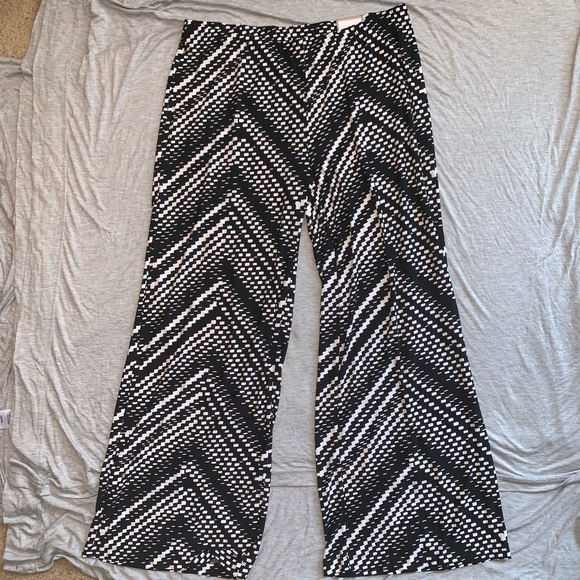 Chico's Pants - Chico’s KNIT KIT DOTTED ZIG-ZAG PALAZZO PANTS